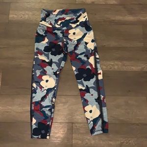 Ladies Old Navy yoga pants sz Medium